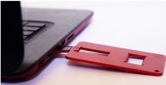 creditcardshaped_usb_drives_kickstarter_540